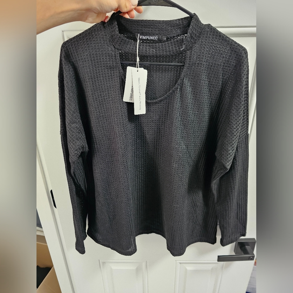 Keyhole long sleeve top size L